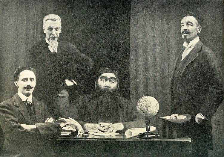 Faked photo with Conan Doyle to promote The Lost World